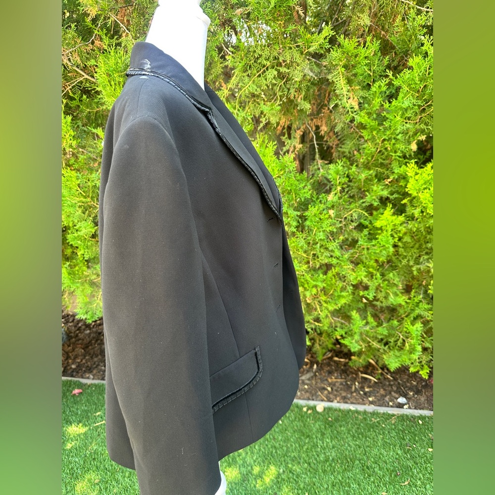 Tahari Black Blazer with Notched Lapels and Structured Shoulders - Picture 9 of 9